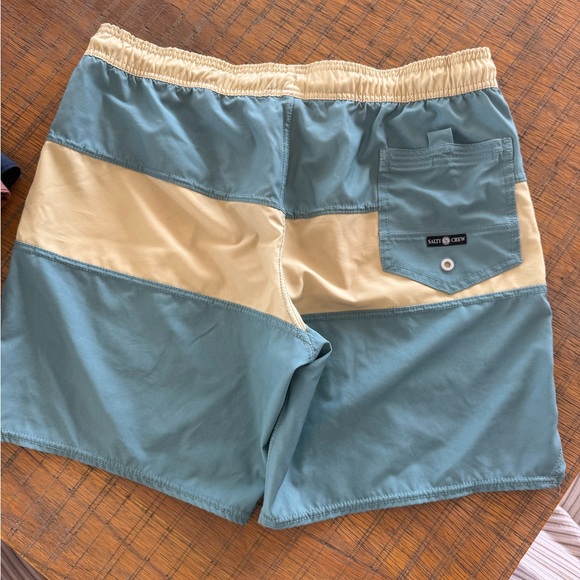 Salty Crew Tan and Gray Shorts - Picture 4 of 6